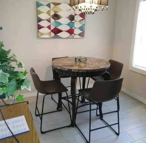 Charming 2 Bedroom Retreat Minutes From Downtown