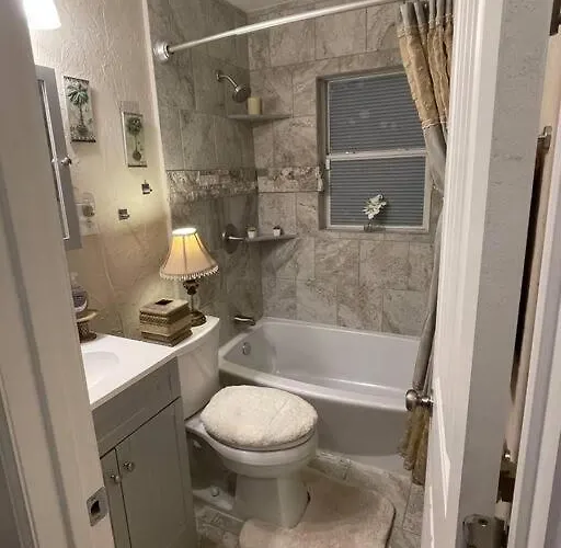Holiday home Charming 2 Bedroom Retreat Minutes From Downtown Tulsa
