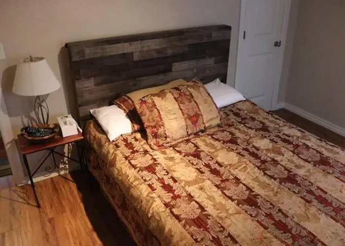 Charming 2 Bedroom Retreat Minutes From Downtown Tulsa