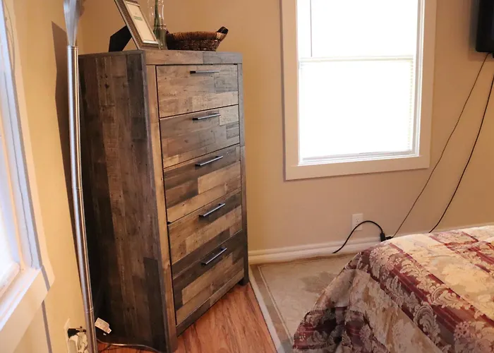 Charming 2 Bedroom Retreat Minutes From Downtown